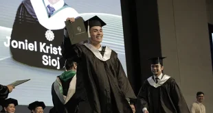 Xian Lim graduates from Benilde